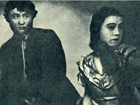 《大雷雨》剧照，扮演者是赵丹（左）和蓝苹