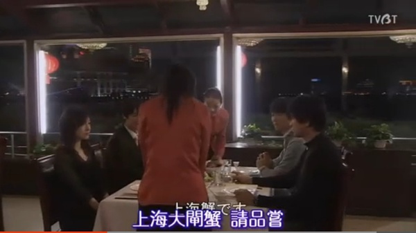 在上海拍的，叔说的大闸蟹的店是这家吗？服务员你把叔的脸挡住了