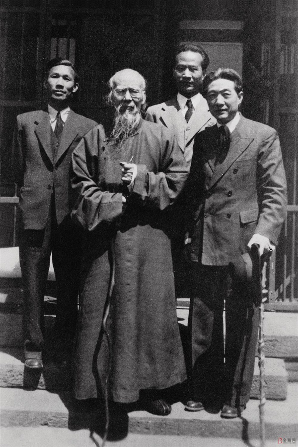 齐白石与徐悲鸿合影